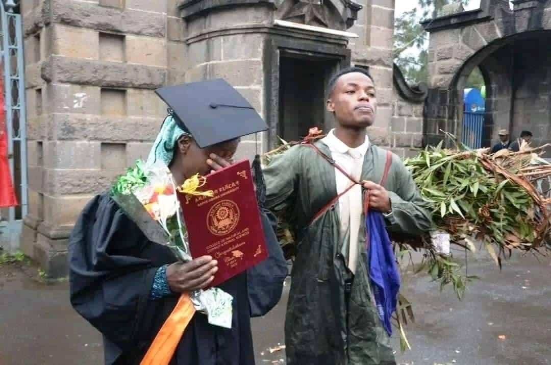 Ethiopian student carries Firewood at university graduation to honor mother